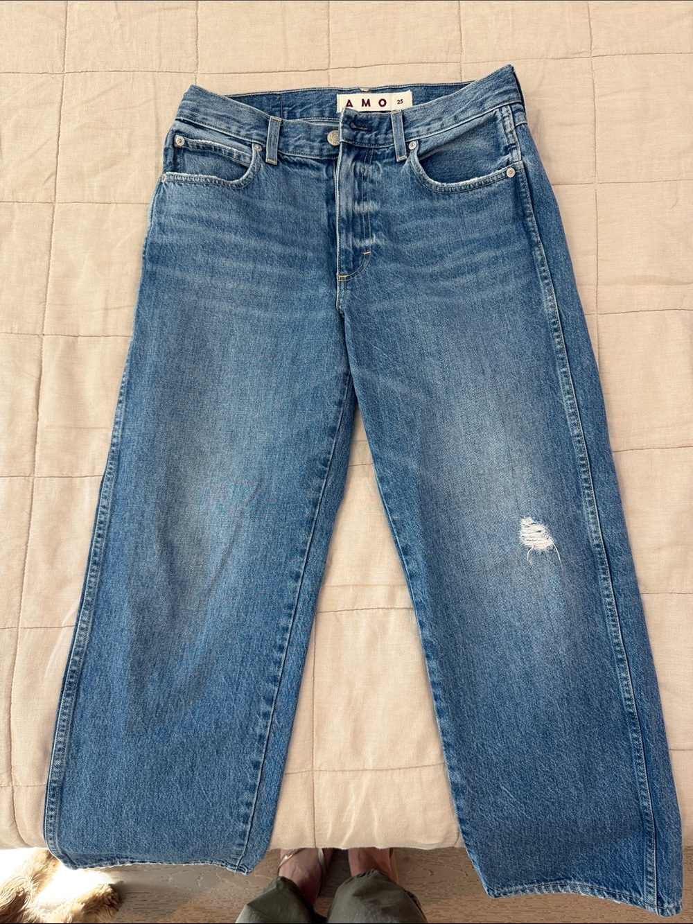 AMO Wide-Leg Mid-rise Loose Fit Jeans in Medium Blue with Distressed Knee.
